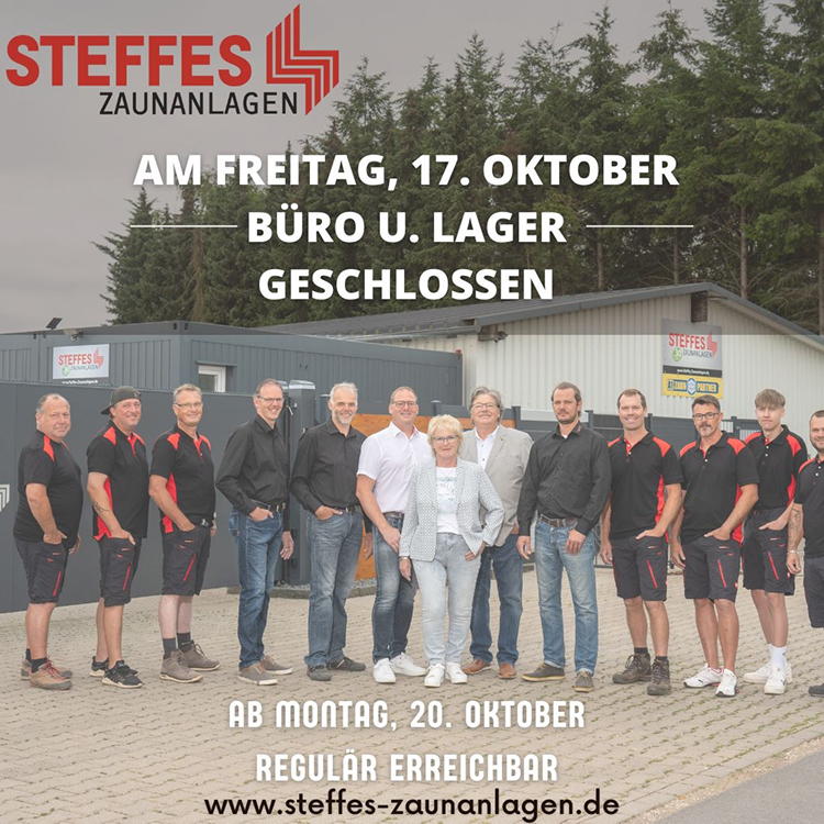 Verschneiter Zaun in Winterlandschaft