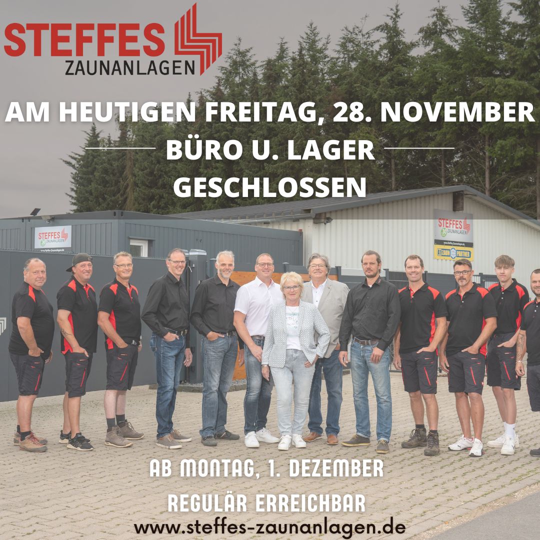 Verschneiter Zaun in Winterlandschaft